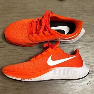 Never worn Nike Zoom Pegasus 37 size 9
